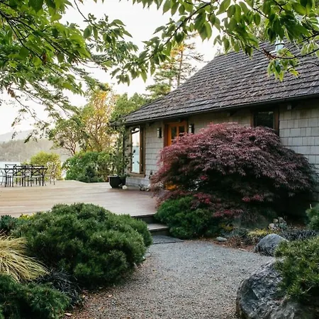 Luxe Beachfront, Hot Tub, Kayaking, Walk To Town